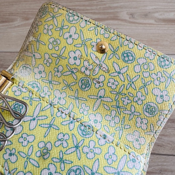 Authentic Louis Vuitton Monogram 4 Key Holder - Picture 4 of 6